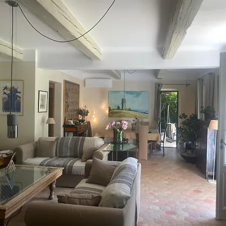 La Paradoune 2 Bed and breakfast Paradou
